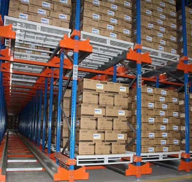 <b>金屬托盤(鐵托盤、鋼制托盤)在倉庫貨架上的應(yīng)用優(yōu)勢(shì)</b>