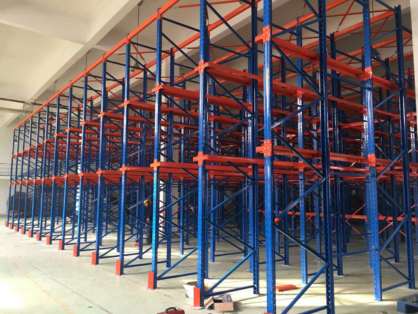 不同工業(yè)的倉庫裝備應(yīng)用怎么樣設(shè)備