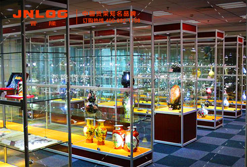 鈦合金展柜.jpg 鈦合金展柜.jpg